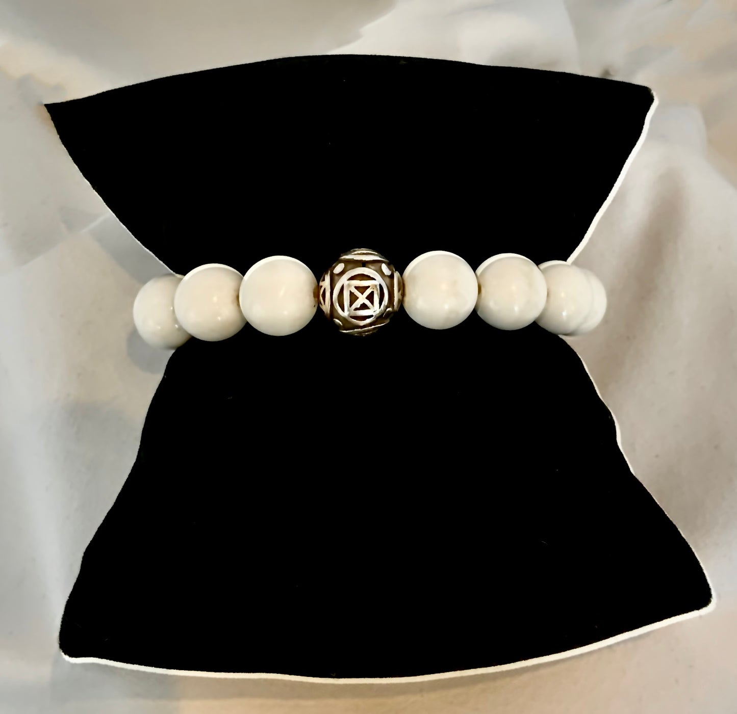 White Agate Bracelet 10 mm - Faceted