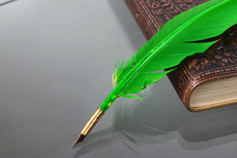 Feather Quill Pen Strong and Sturdy with Replaceable Nibs Engraved Nib  Convenient Feather ink for Birthday Decoration Green